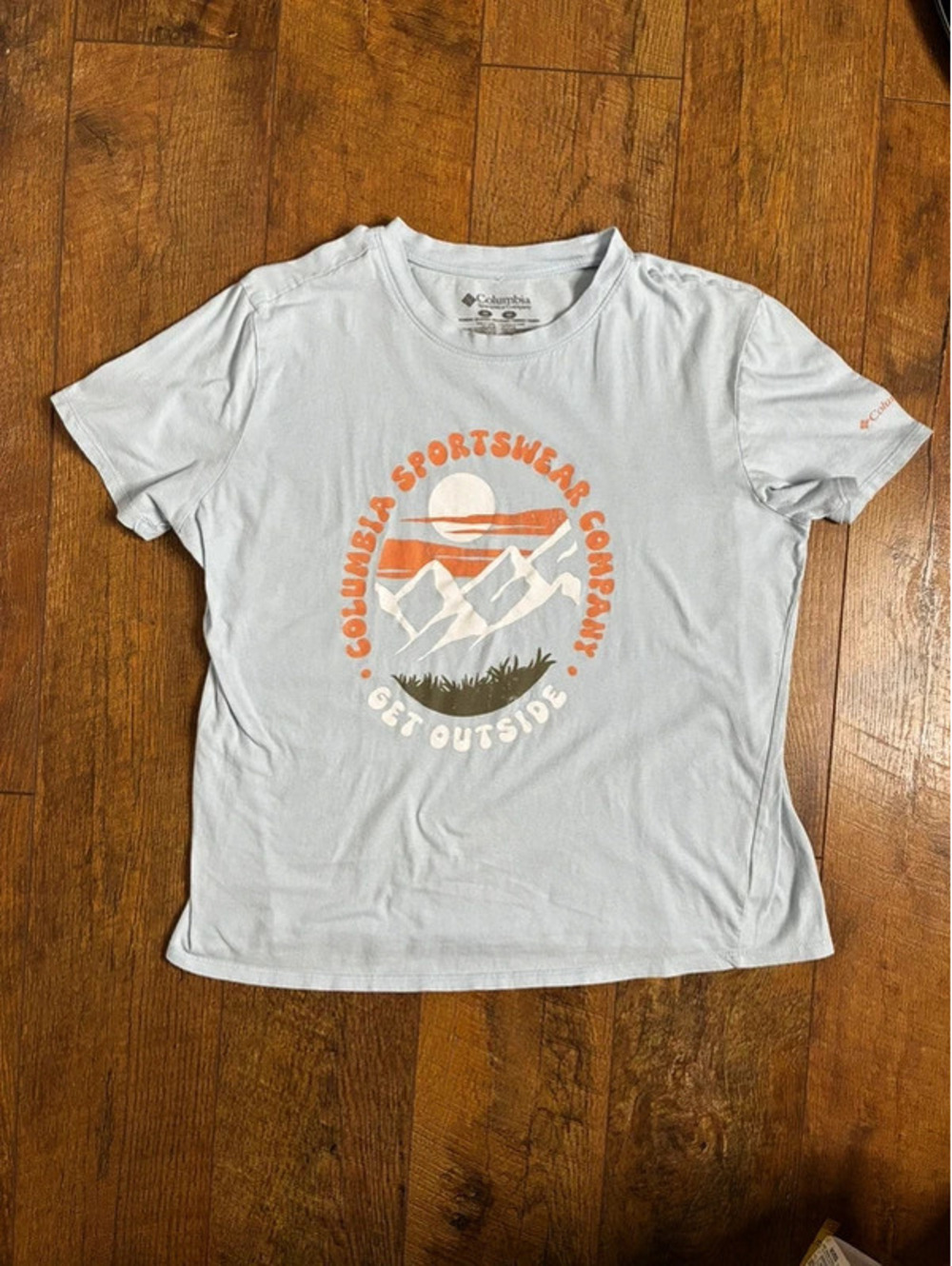 Columbia Sportswear Women's Medium T-Shirt Light Blue Get Outside Graphic Tee